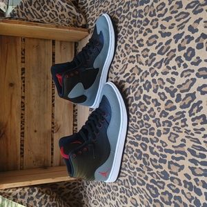 NIKE JORDAN MEN SIZE 8.5